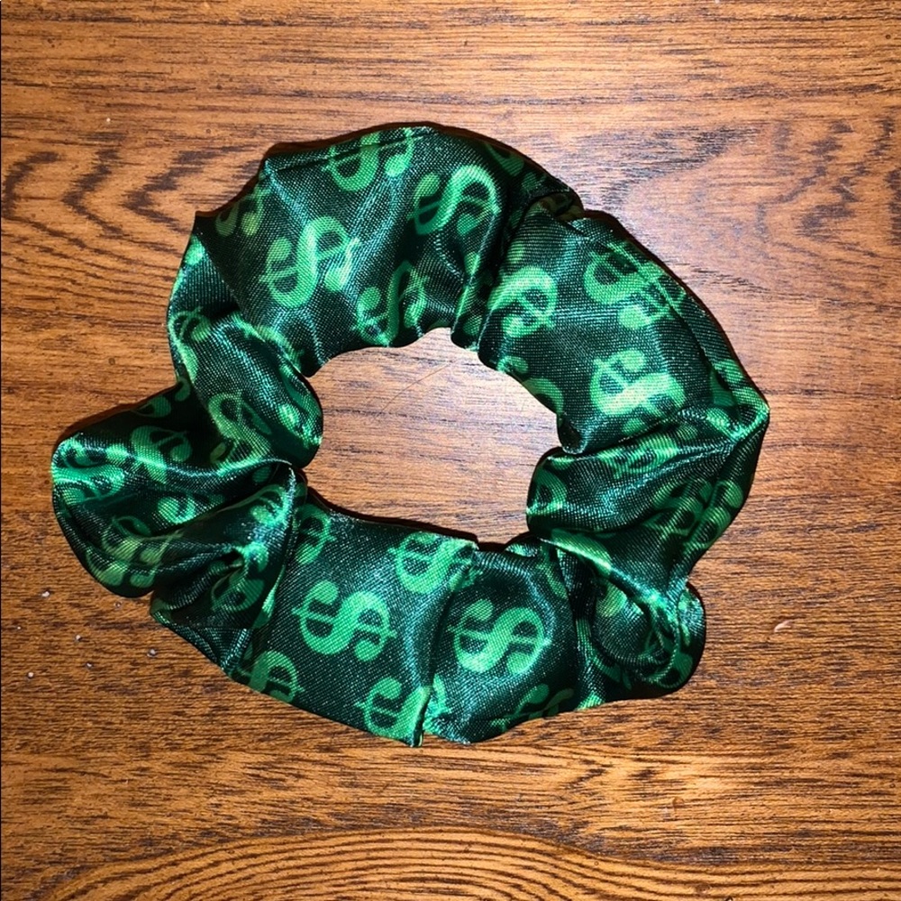 𝐁𝐢𝐠 𝐌𝐨𝐧𝐞𝐲 𝐒𝐜𝐫𝐮𝐧𝐜𝐡𝐢𝐞